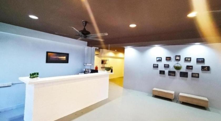 Oyo 89398 Doorbellz Hotel Kota Kinabalu Luaran gambar