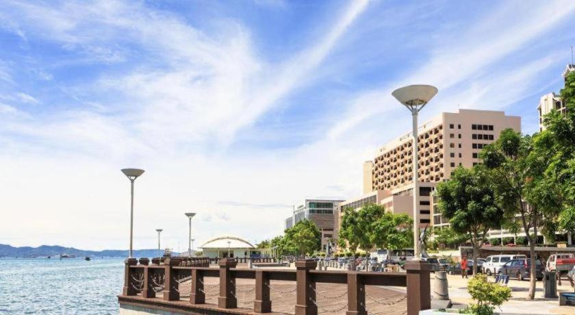 Oyo 89398 Doorbellz Hotel Kota Kinabalu Luaran gambar