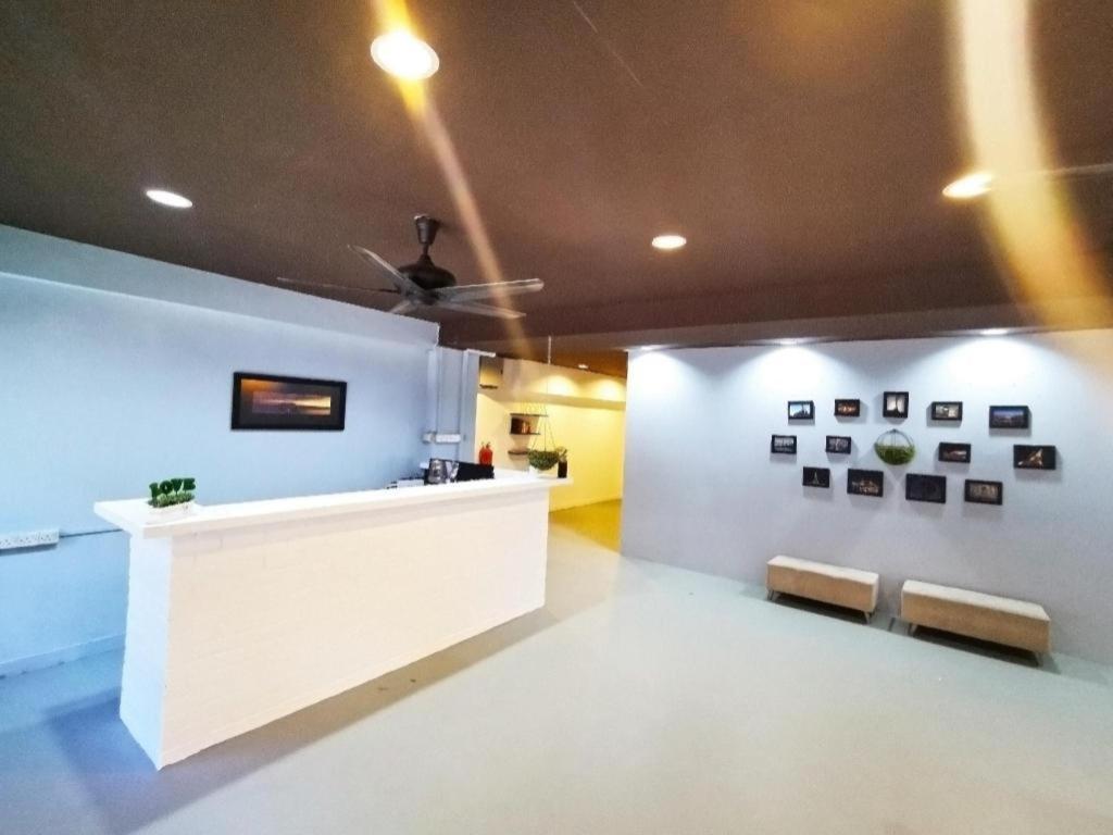 Oyo 89398 Doorbellz Hotel Kota Kinabalu Luaran gambar